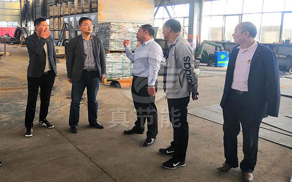 用戶到電鍍污泥干燥機(jī)廠家進(jìn)行參觀、考察